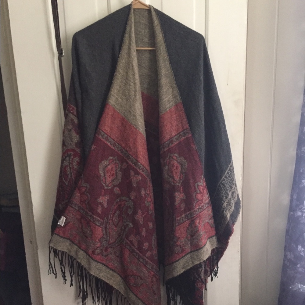 Reversible shawl
